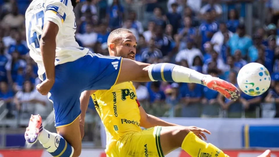 Cruzeiro esmaga o Mirassol e encosta no G4 do Brasileirão