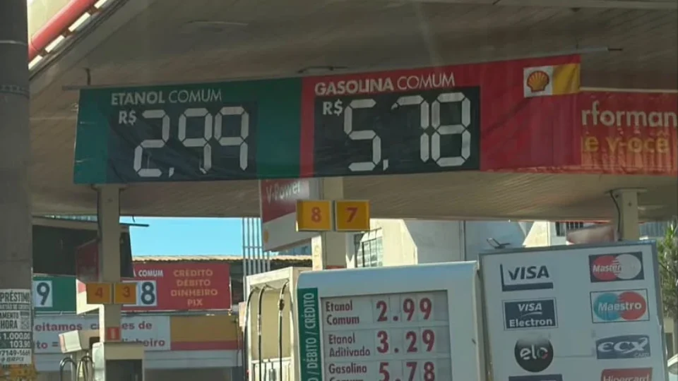 Etanol despenca e motorista pode economizar quase R$ 100 por tanque em BH