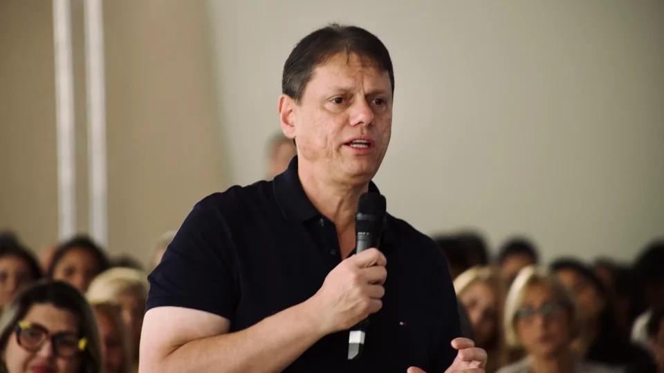 Tarcísio lança campanha à reeleição com foco em saúde e segurança para mulheres em Osasco