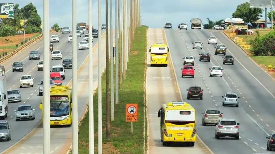 Taxistas poderão usar corredor exclusivo do BRT Sul por 90 dias no Distrito Federal