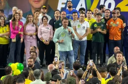 Flávio Bolsonaro lança Roscoe em BH com ataques a Lula e discurso duro na segurança