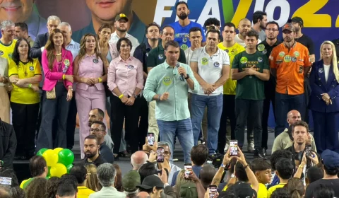 Flávio Bolsonaro lança Roscoe em BH com ataques a Lula e discurso duro na segurança