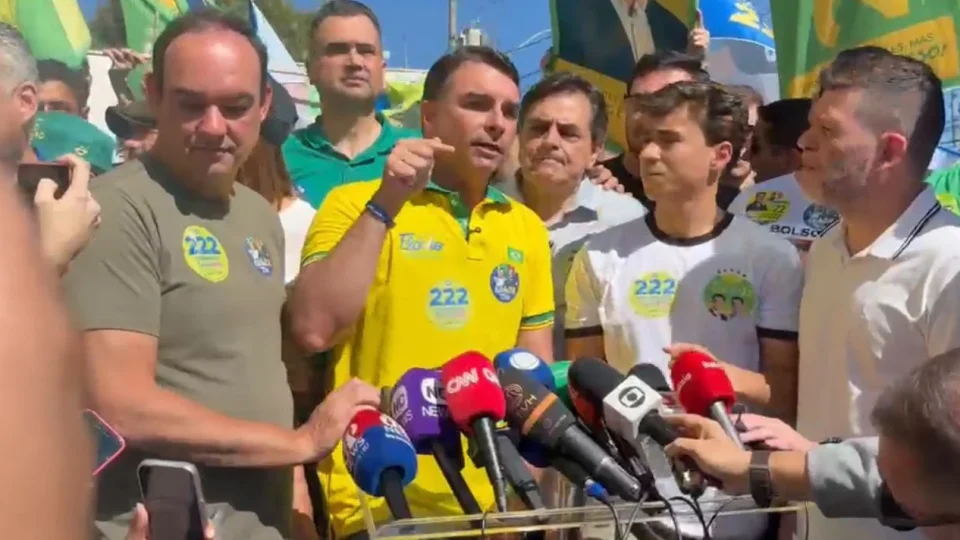 Flávio Bolsonaro chama Lulinha de “Marcola do Lula” durante agenda em Belo Horizonte