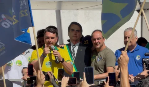 Com críticas a Lula, Flávio Bolsonaro cumpre segundo dia de agenda em BH