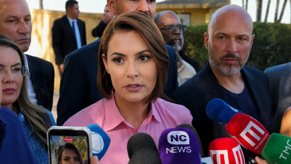 Michelle Bolsonaro participa de lançamentos de aliados no Distrito Federal