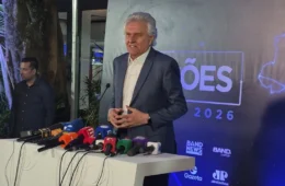 Ronaldo Caiado critica ausência de Lula e Flávio Bolsonaro no debate da Band