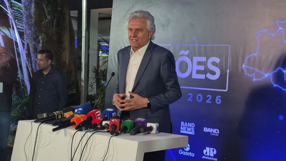 Ronaldo Caiado critica ausência de Lula e Flávio Bolsonaro no debate da Band