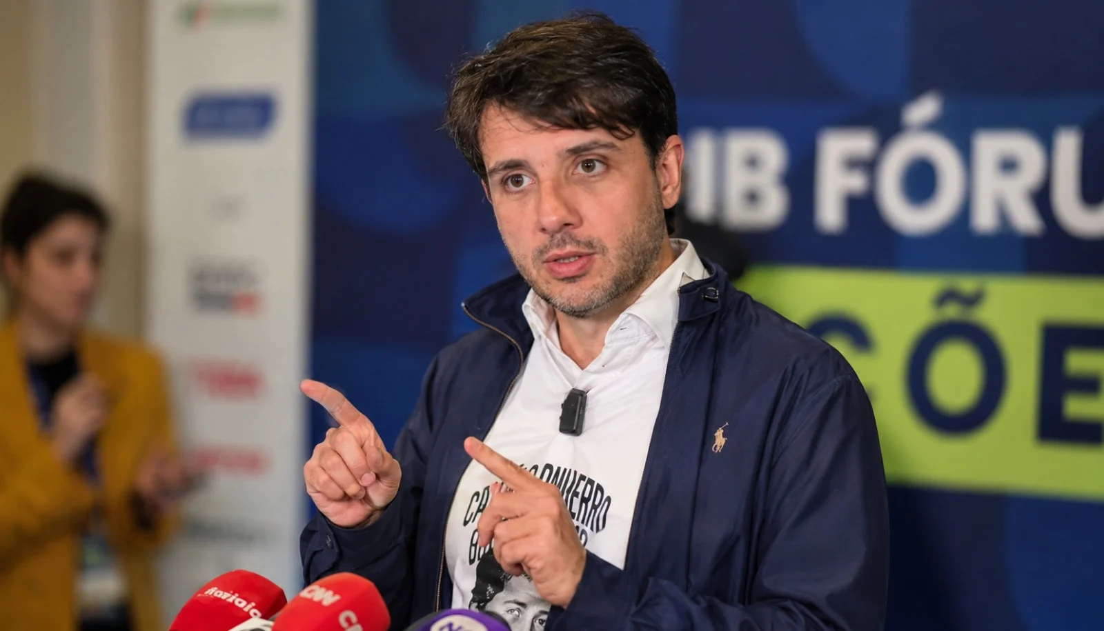 Renan afirmou ainda que não possui qualquer questão pessoal contra Janja, mas entende que sua participação ativa no debate público abre espaço para questionamentos.