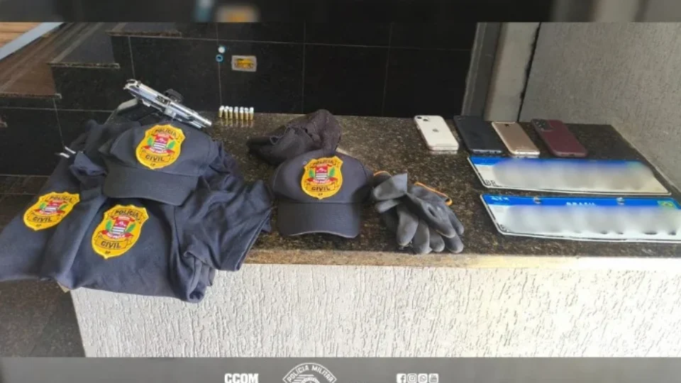 ROCAM intercepta Jeep com placas clonadas e prende quatro homens com uniformes da Polícia Civil em Guarulhos