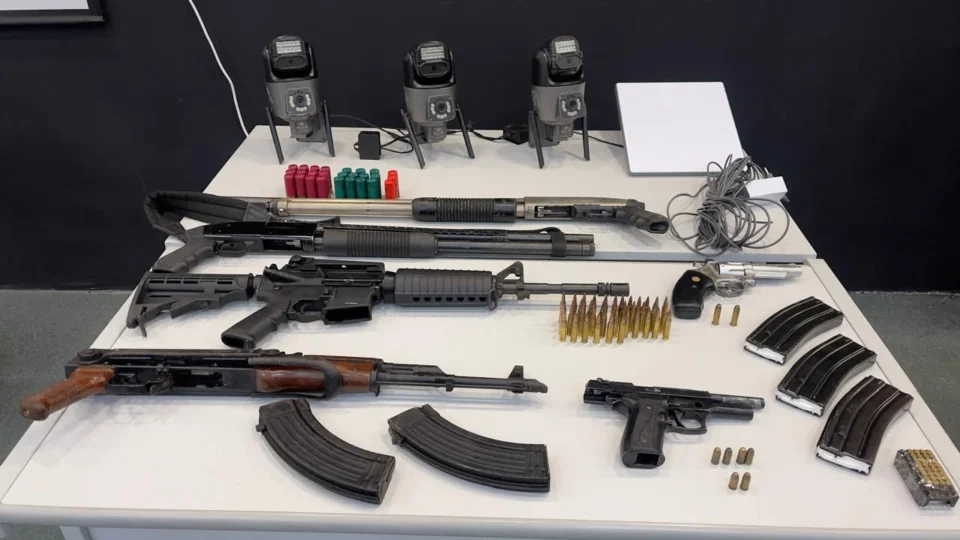 Polícia desarticula célula do Comando Vermelho que monitorava forças de segurança no Amazonas