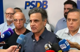 Aécio muda de planos e anuncia candidatura ao Senado por Minas
