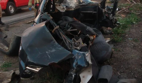 Tenente da PM morre após carro bater em ônibus na MG-424