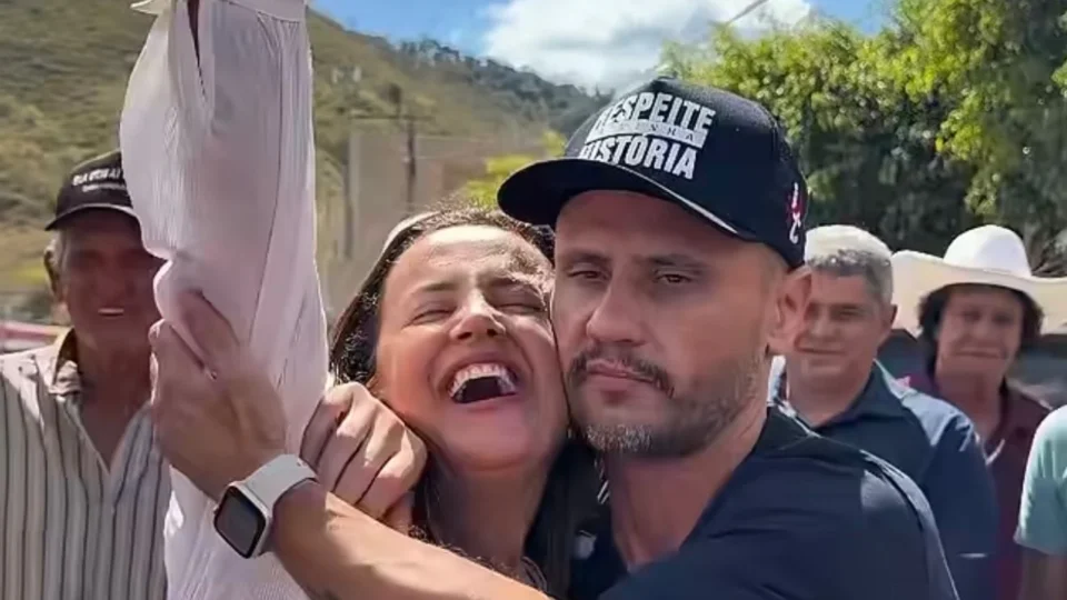 Cleitinho leva prefeita petista ao palanque e transforma apoio em discurso contra a polarização