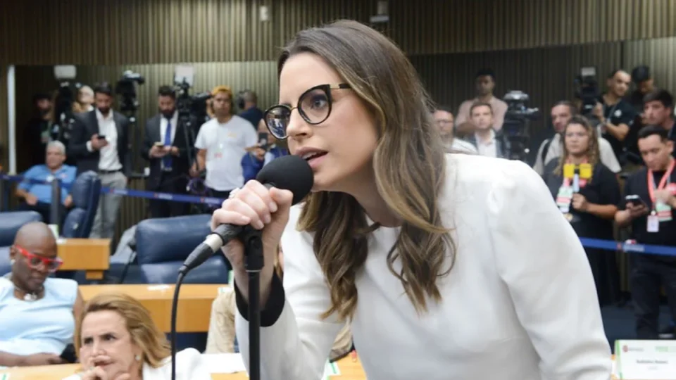 Zoe Martínez tem patrimônio triplicado e perde aliados no PL