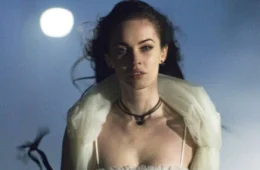 Megan Fox retoma Garota Infernal em 2026 e impacta seus filhos