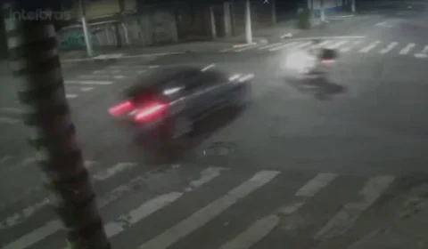 Carro atinge moto e arremessa motociclista em acidente na Zona Leste de SP