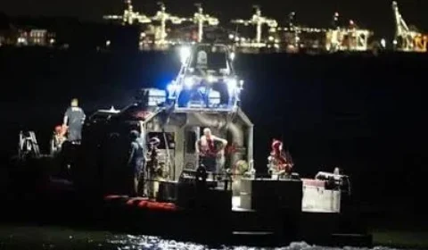 Barco vira no porto de Nova York e mata mulher e bebê de 5 meses