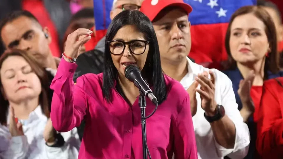 Delcy Rodríguez diz que Venezuela manterá controle do petróleo