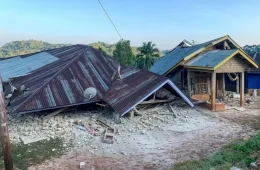 Terremoto de magnitude 7,7 atinge a costa da Indonésia e deixa 38 mortos