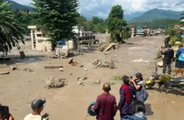 Enchentes no Nepal deixam 22 mortos e quase 400 desaparecidos