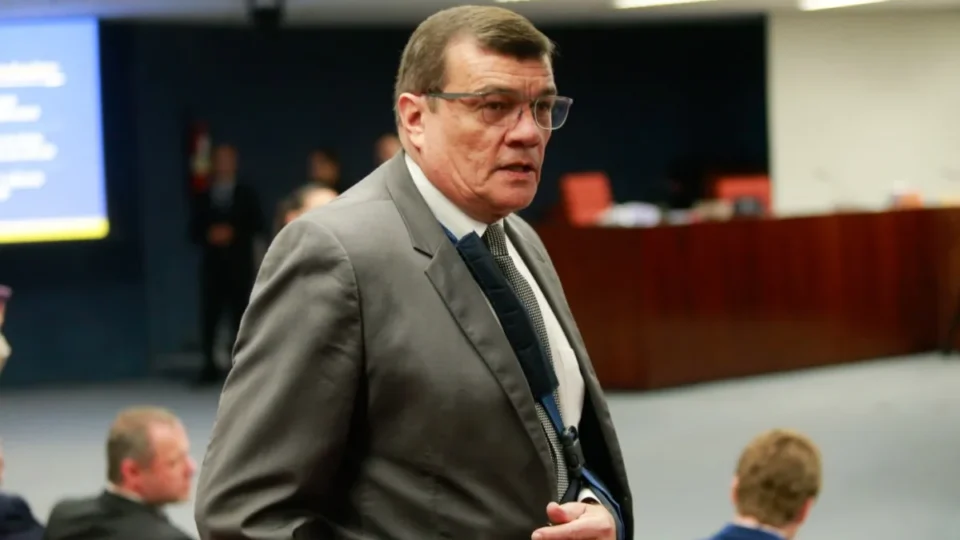 Moraes autoriza ex-ministro Paulo Sérgio Nogueira a fazer curso EAD na prisão