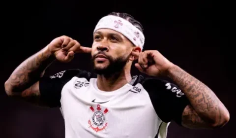 Memphis volta ao Corinthians para definir renovação e futuro no clube