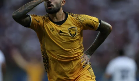 Amazonas FC perde artilheiro após 5 meses sem salário na Série C