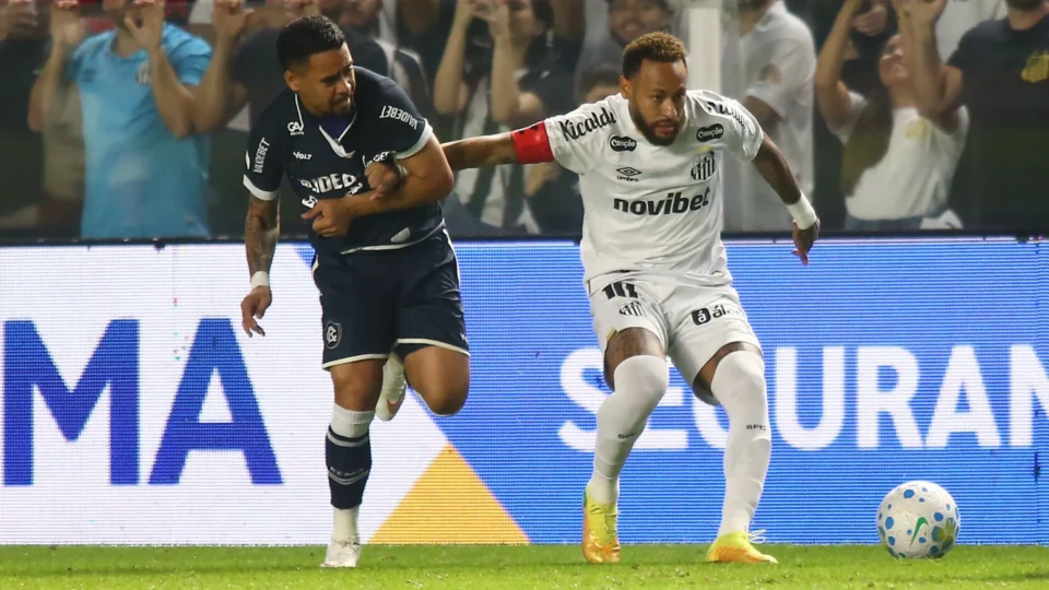 Análise: ataque com Neymar e mais três não funciona, e Santos chega pressionado para decisão contra o Remo