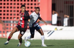Onde assistir Vitória x Bahia hoje às 16h no Barradão e palpite