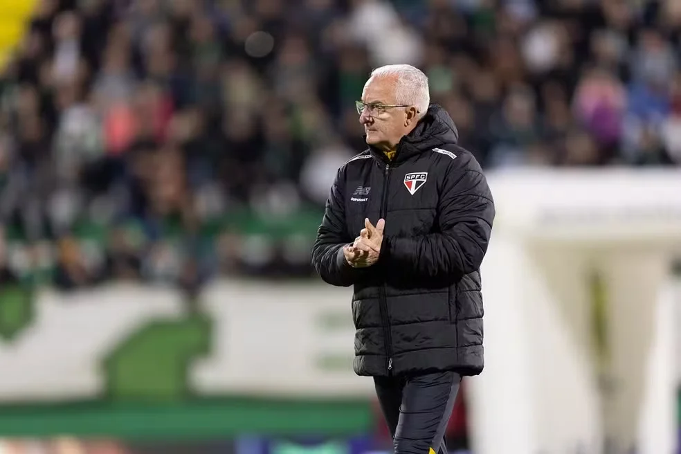 Dorival Júnior em Chapecoense x São Paulo — Foto: Liamara Polli/AGIF