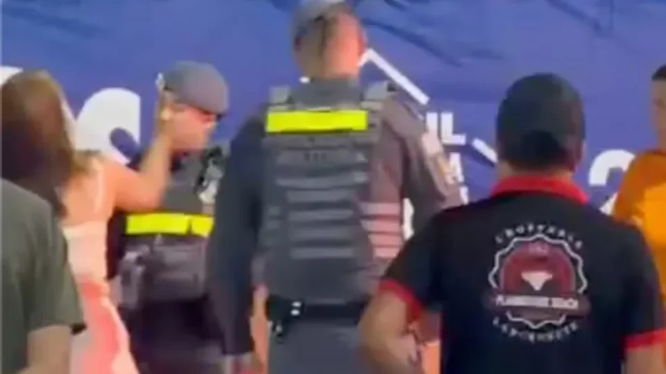 VÍDEO: Mulher é detida após dar tapa no rosto de policial durante briga na Festa do Peão de Barretos