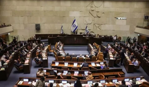 Partido de Netanyahu empata com oposição em nova pesquisa