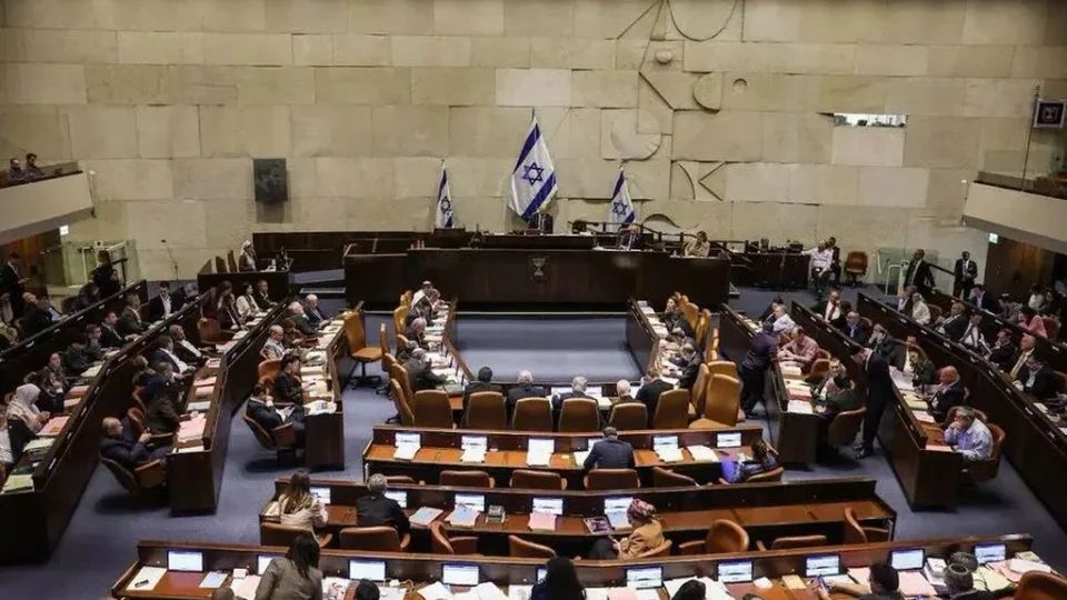 Partido de Netanyahu empata com oposição em nova pesquisa