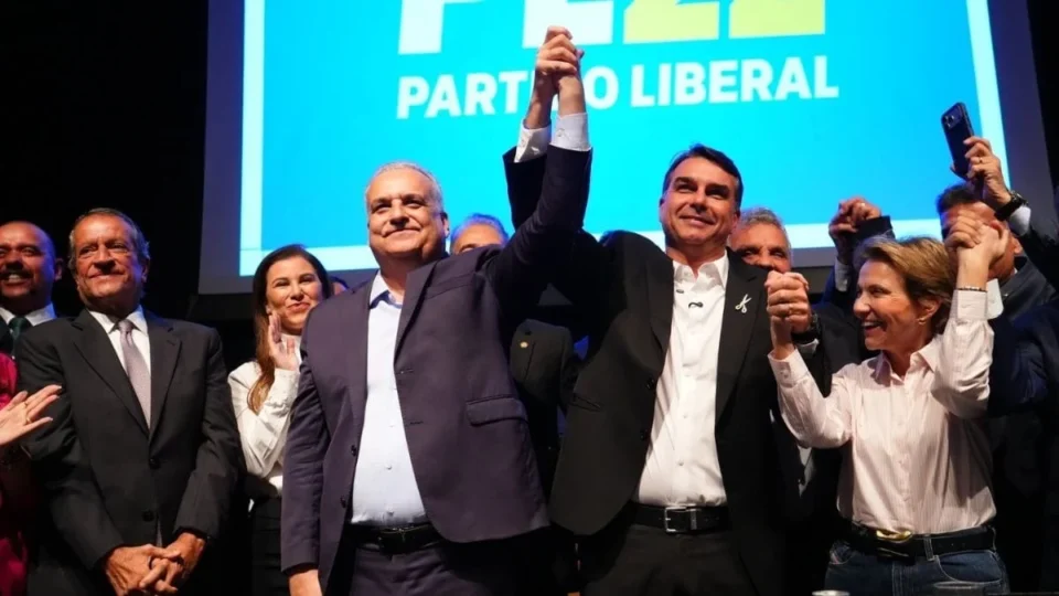 Escolha de Alfredo Gaspar como vice de Flávio Bolsonaro pode mudar estratégia do PL; entenda