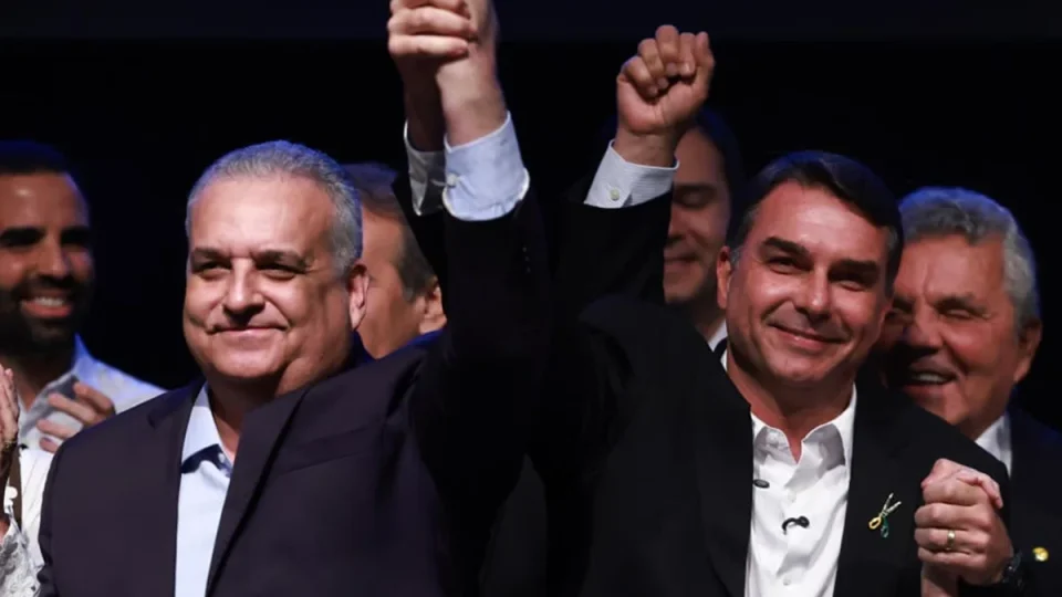 TSE manda X e TikTok apagarem deepfake com Flávio Bolsonaro e Alfredo Gaspar