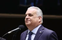 Sem aliança com o Centrão, PL busca vice dentro de casa.