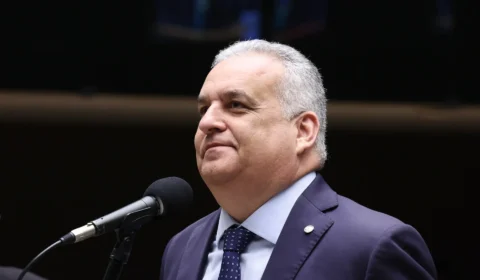 Sem aliança com o Centrão, PL busca vice dentro de casa.
