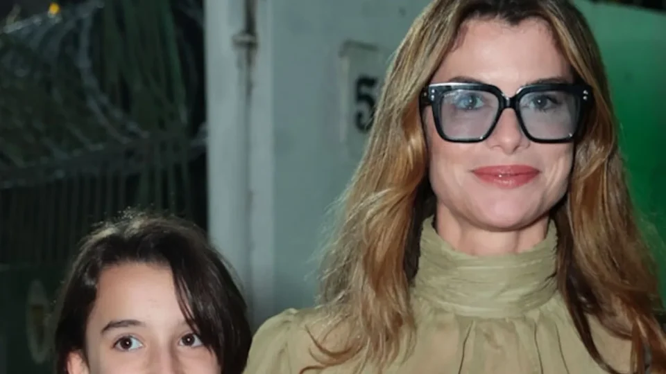 Reapareceu! Alinne Moraes surge com filho e revela detalhes sobre marido hoje