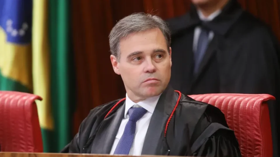 Mendonça intima X a explicar suposto favorecimento de candidatos