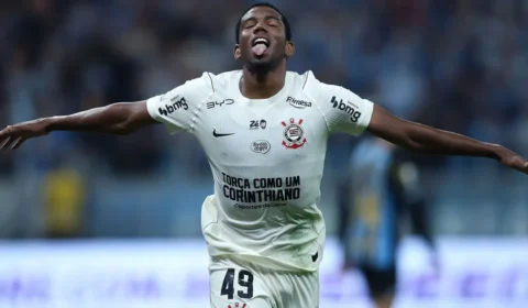 Corinthians negocia venda de André com Nottingham Forest