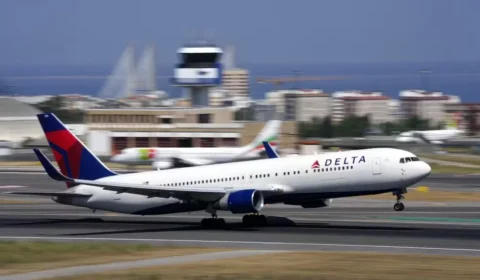 Voo da Delta para São Paulo desvia rota e pousa em Porto Rico; passageiros aguardam explicações