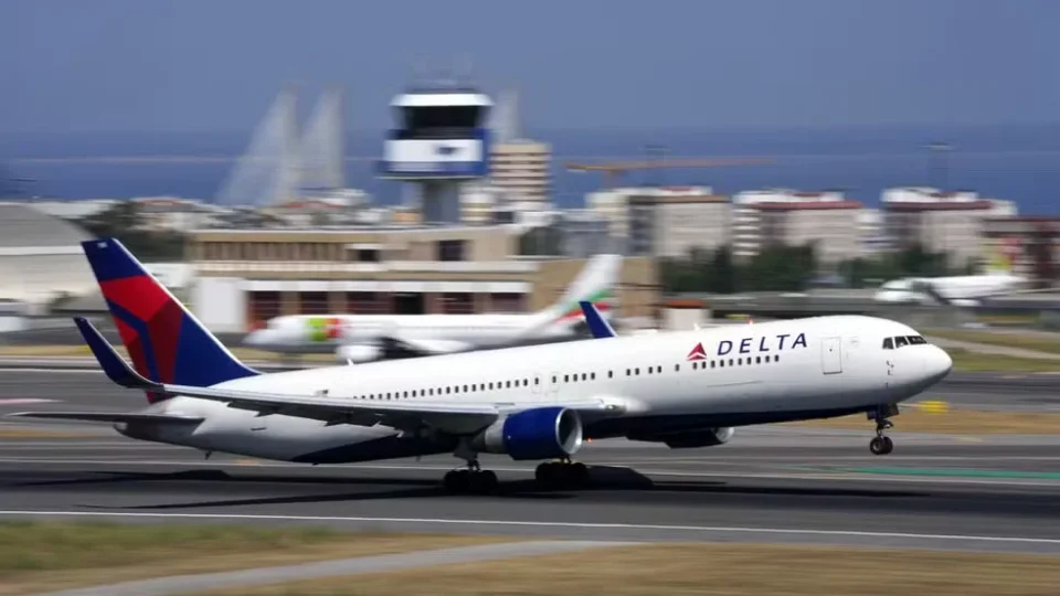 Voo para Guarulhos muda de rota no meio da viagem; entenda o que aconteceu