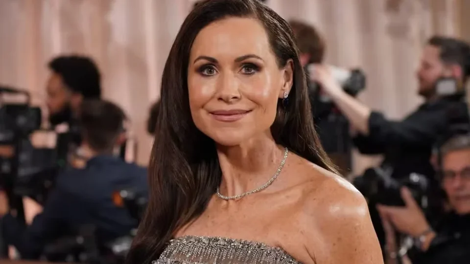 Minnie Driver sofre grave acidente de carro na França e revela forte abalo emocional