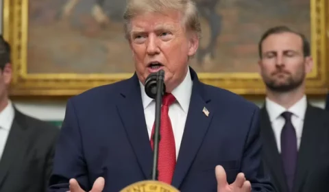 Trump quer cobrar US$ 103 mil por visto de trabalho nos EUA e medida gera reação