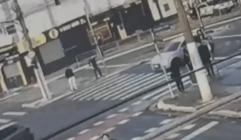 Motorista avança sinal e mata pedreiro de 57 anos na faixa de pedestres em SP