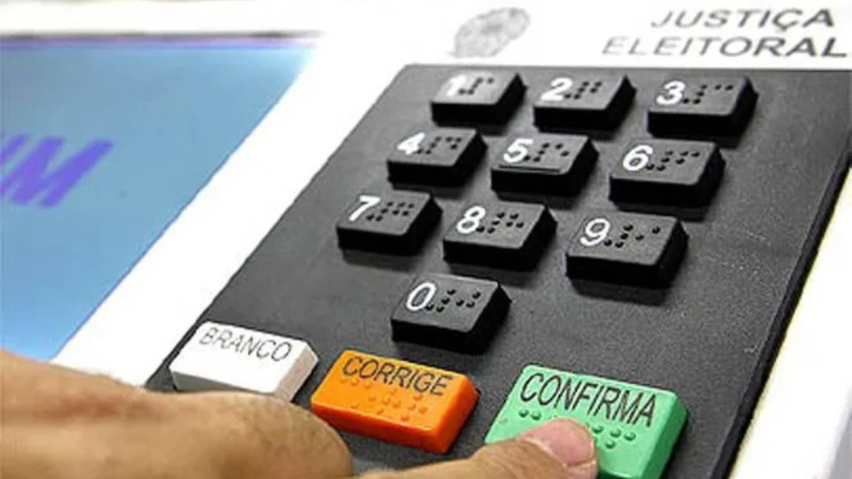 TSE inicia semana para mostrar como funciona a urna eletrônica e combater fake news sobre eleições