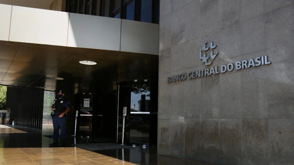 Copom corta Selic para 14% e decisão mexe com bolso dos brasileiros