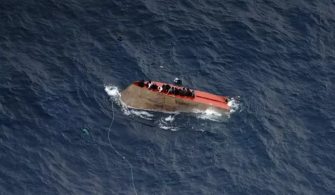 Barco de migrantes naufraga na Tunísia e deixa 13 desaparecidos