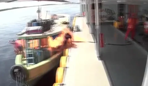 Barco explode durante abastecimento em Barcelos e passageiros escapam por segundos da tragédia; veja as imagens