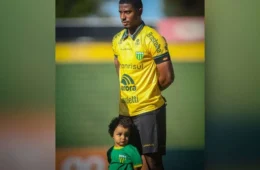 Gustavo Simões enfrenta o luto com solidariedade